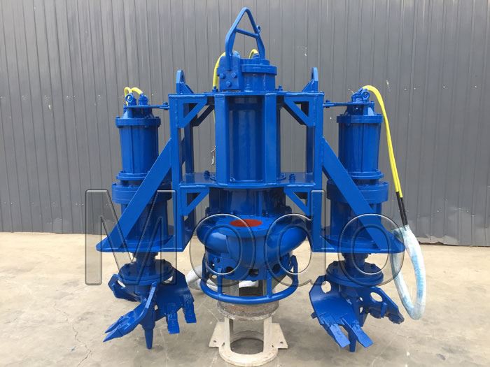Submersible slurry pump with agitator